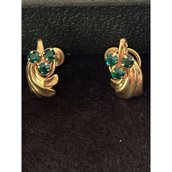 Vintage Gold-Tone Screw Back Earrings W/ Green Rhinestone & Swirl Design - Picture 1 of 4